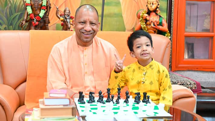 CM Yogi plays chess with youngest FIDE-rated player Kushagra Agrawal,  wishes him bright future dmn