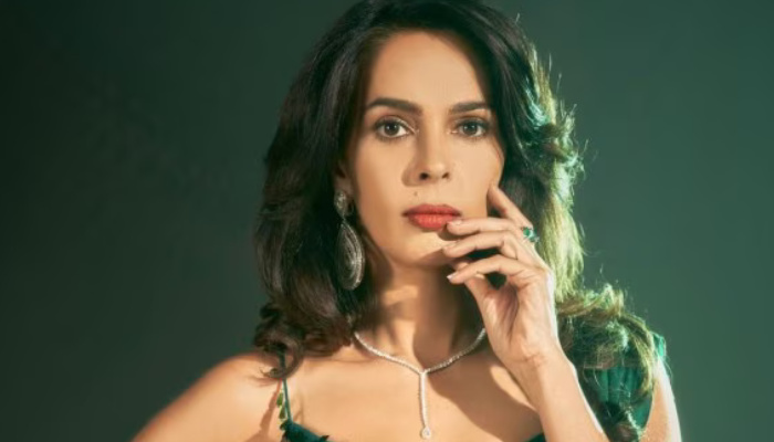 Mallika Sherawat says that bollywood hero of superhit multi starrer harassed her hrk