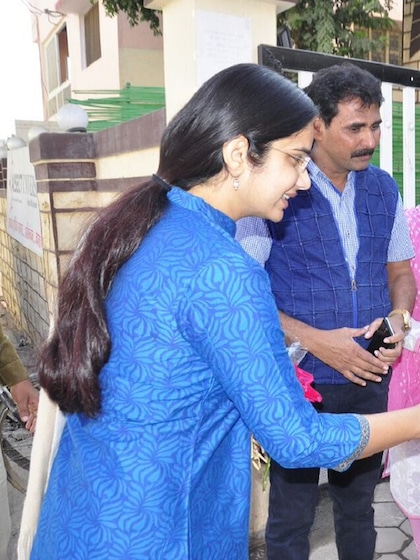 <p>आईएएस स्वाति मीना नायक ने अपने परिवार का स्ट्रगल देखकर आईएएस बनने की ठानी और आईएएस बनकर ही दम लिया।</p>
