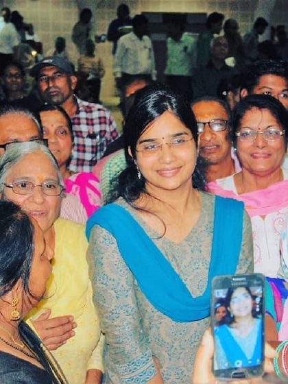 <p>उन्होंने पहले अटेम्पट में ही 2007 में यूपीएससी क्रैक कर इतिहास रच दिया। तब उनकी उम्र महज 22 साल थी। 260वीं रैंक हासिल की थी।</p>
