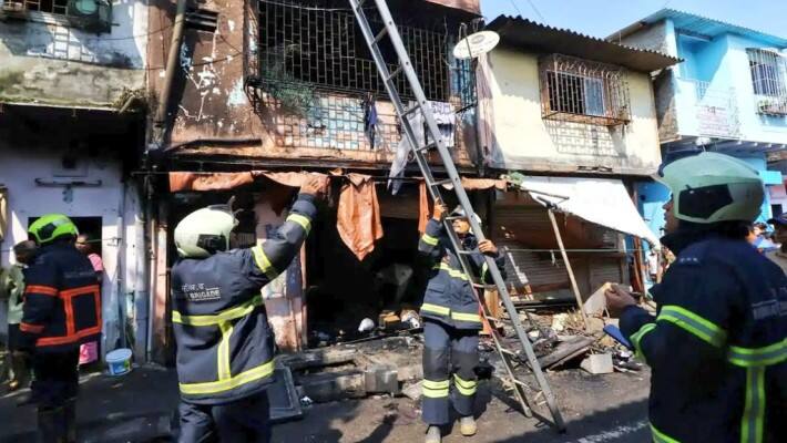 Mumbai 7 people dead in Chembur fire