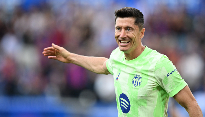 football La Liga 2024-25: Robert Lewandowski nets hat-trick as Barcelona thrash Alaves scr