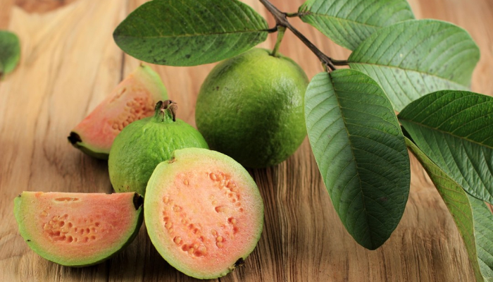 should you eat or avoid guava on an empty stomach