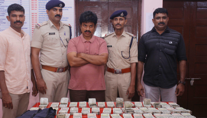 man arrested with RS 28 lakh unaccounted money that kept inside a secret jacket seized in Palakkad 