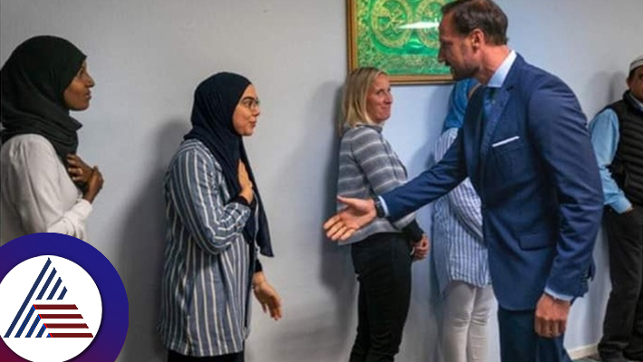 A Muslim woman refused to shake hands with the Crown Prince of Norway for halal reason suc 