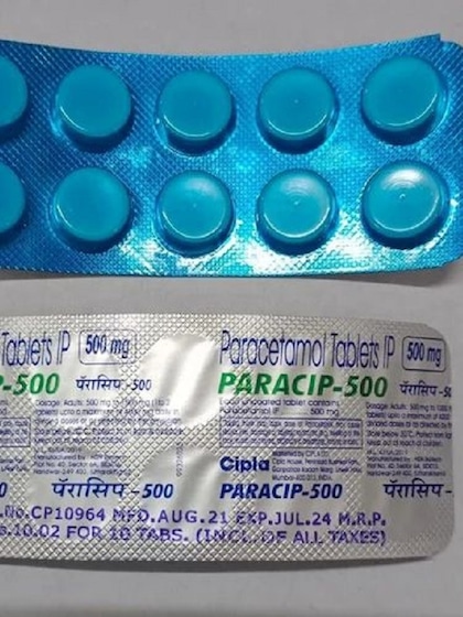 <p>Paracetamol का उपयोग बुखार और दर्द को कम करने के लिए किया जाता है, लेकिन डेंगू में इसके उपयोग को लेकर सावधानी बरतनी चाहिए।<br />
 </p>
