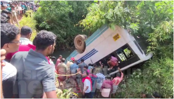 KSRTC bus falls into river in Thiruvambady accident woman has died  Many people were injured