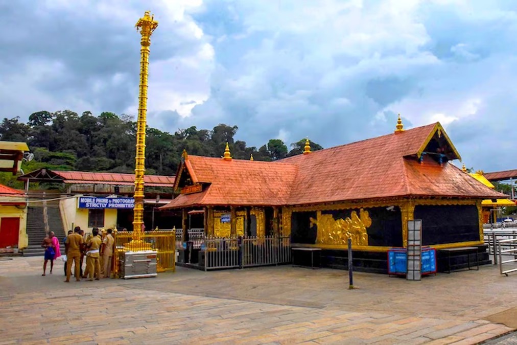 Highcourt allows Devaswom Board to go ahead with drawing lots for chief priests of Sabarimala, Malikappuram temples