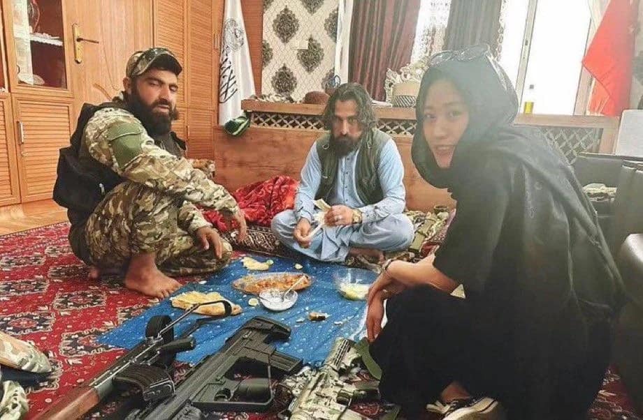 Chinese tourists pose with guns along with Taliban during Afghanistan visit; viral pics leave netizens stunned shk