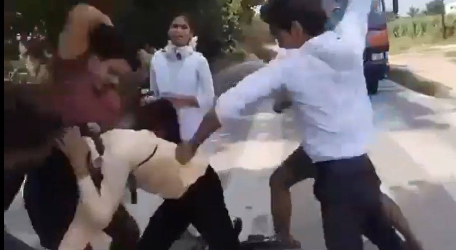 UP SHOCKER! Interfaith couple brutally thrashed by girl's brothers on road, video emerges (WATCH) shk