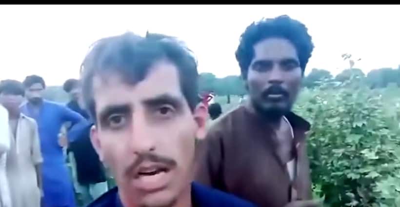 Two Pakistani men argue, trade slaps over child abduction claims; video leaves Internet in splits (WATCH)
