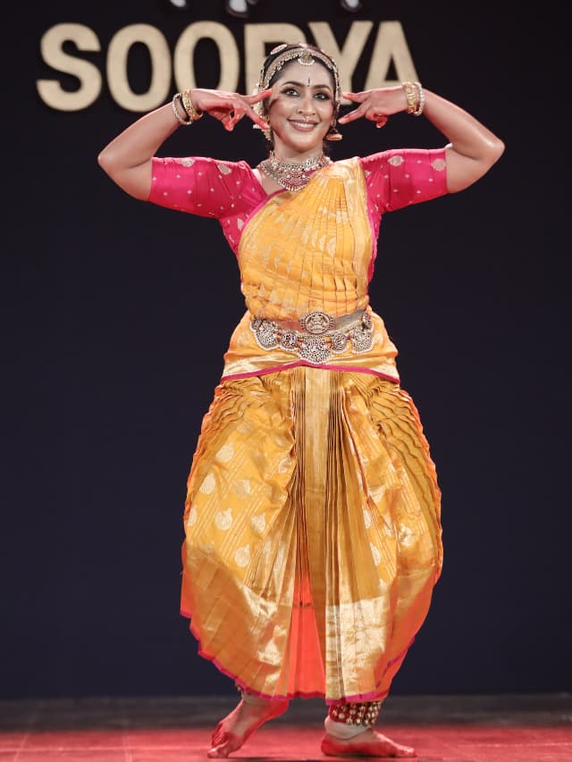 navya nair dance at soorya festival 2024 pics