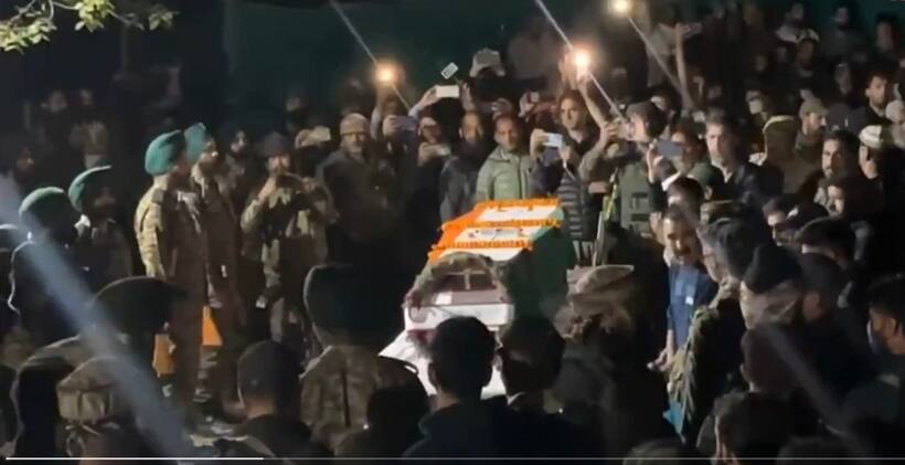 'Hilal tere knoon se Inqlab Aayega': Hundreds chant at funeral of Army Jawan killed by terrorist in J&K |WATCH