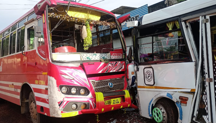  private bus rammed into the back of a tourist bus stopped at Kuthuparamba ; Several passengers were injured