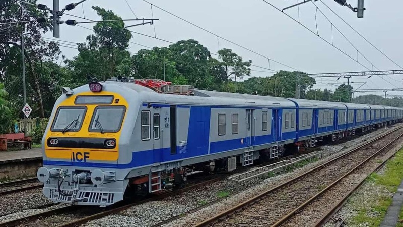 Auto collided with Mysore-Araseikere dasara special train rav