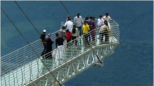 The glass bridge in wagamon, which was closed four months ago, was reopened 