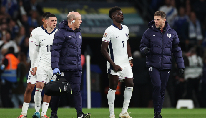 football Bukayo Saka injured during England's Nations League loss against Greece scr