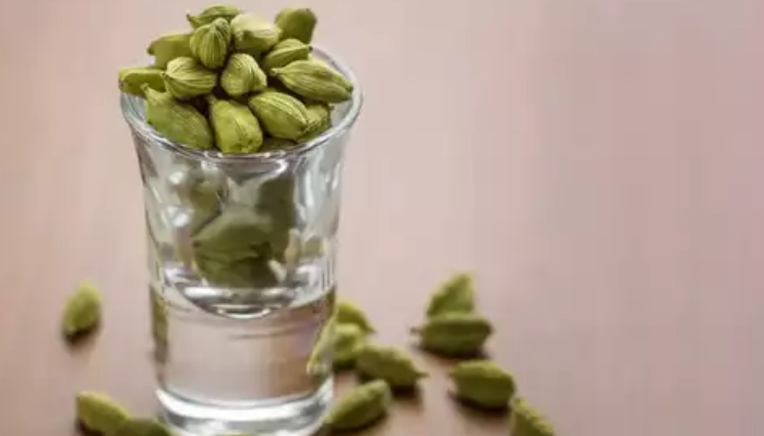 benefits of drinking cardamom water 