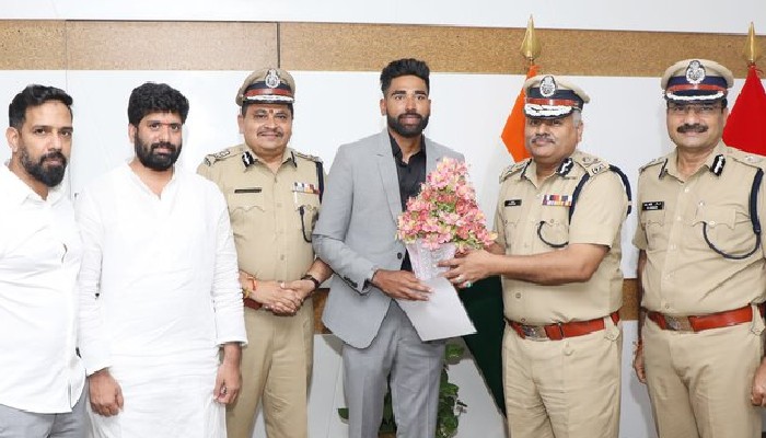 Indian Cricketer Mohammed Siraj Takes Charge As DSP At Telangana DGP Office kvn