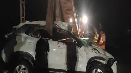 Major accident on Delhi Mumbai Expressway Car falls into a ditch, 3 members of a family die