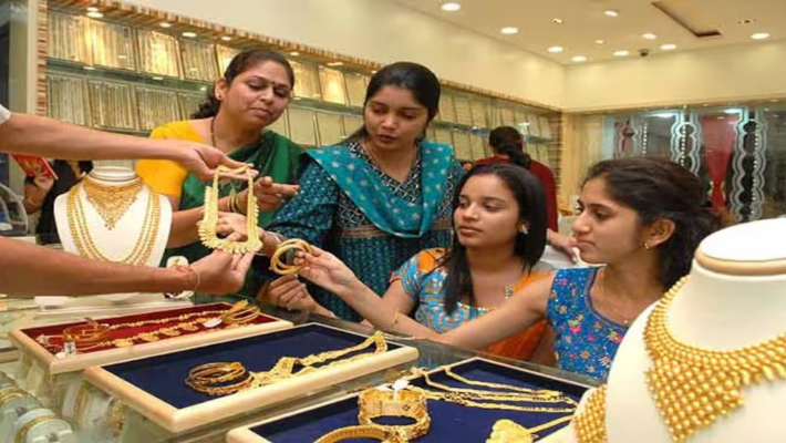 No restrictions on cash amount to buy gold, but jewellers cannot accept more than 2 lakh in cash per transaction. PAN or Aadhaar is required for purchase over 2 lakh 