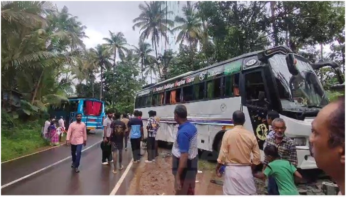 private bus and tourist bus accident in Kannur 16 people were injured