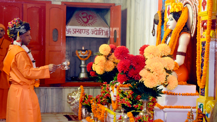 CM Yogi Adityanath Prayers to Shrinathji of Dussehra puja at Gorakhnath temple rsk