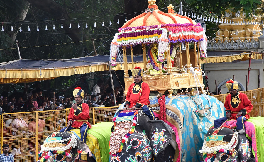 A lavish Dasara Jambusavari in Mysuru Abhimanyu Carrying Ambari gvd