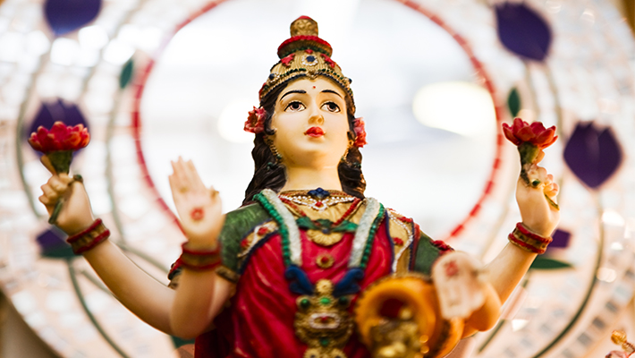 Sharad Purnima 2025 3 Items not to donate for good fortune