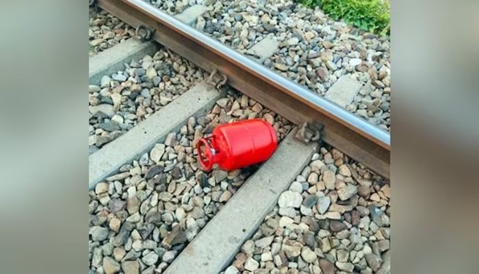 Roorkee LPG cylinder found on railway track another train derailment bid san