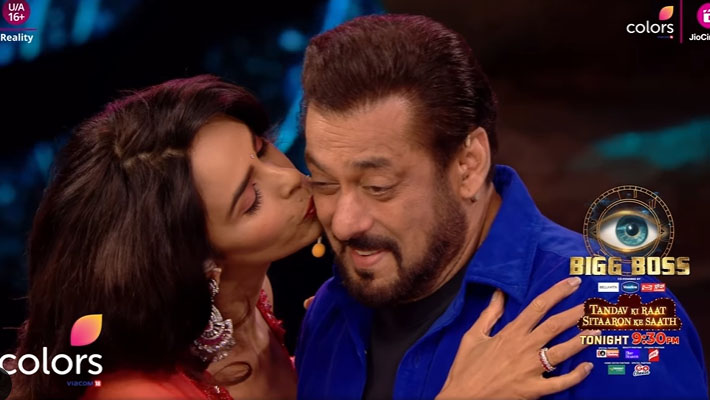 Mallika Sherawat Kisses Salman Khan on Bigg Boss 18 Promo Video Goes Viral RBA