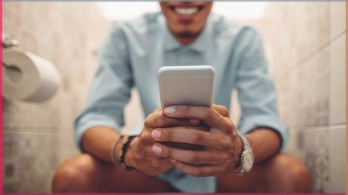 phone use in toilet 
