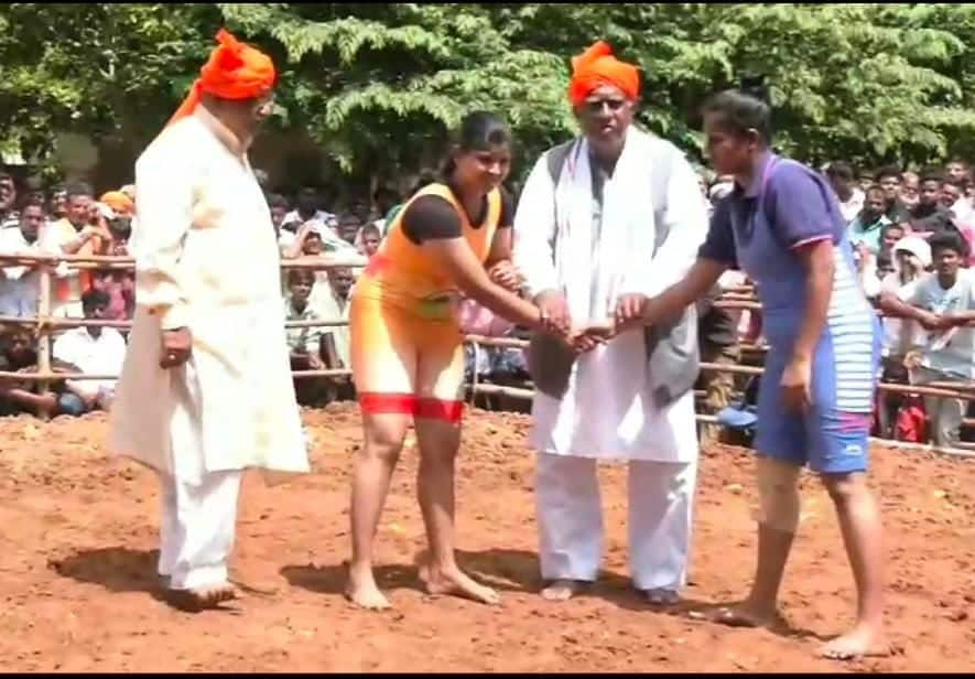 Sharana Samskruthi Utsav 2024 women participate in Sri Jayadeva Jangi Kusti chitradurga rav 