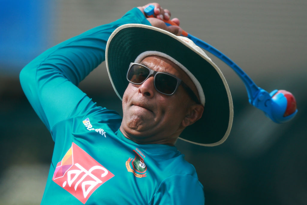 Bangladesh head coach Hathurusinghe suspended on disciplinary grounds, Phil Simmons named interim coach snt