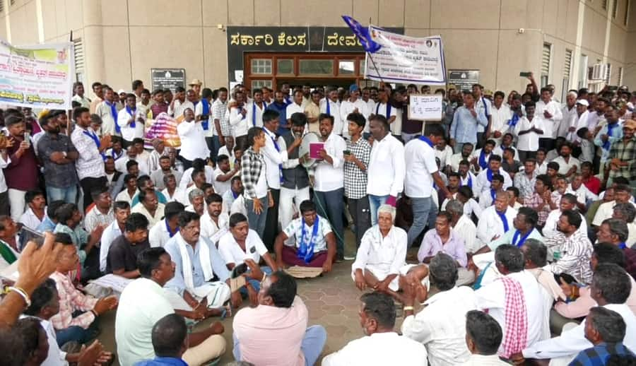 Demand for implementation of internal reservation Massive march in Chamarajanagar gvd