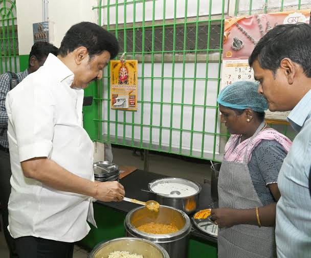 Chief Minister Stalin orders free food at Amma Unavagam KAK