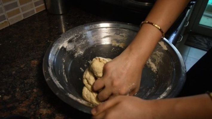 Ghaziabad house Maid Arrested for Making Rotis with Urine for 8 Years mrq