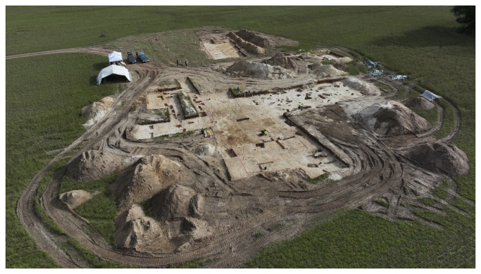 two story hall with a 5000 year old roof has been discovered in Germany 