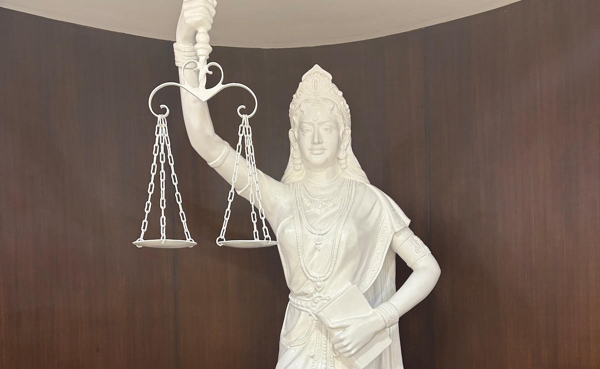 Justice Unveiled: Supreme Court Installs New Statue of Lady Justice without Blindfold sns