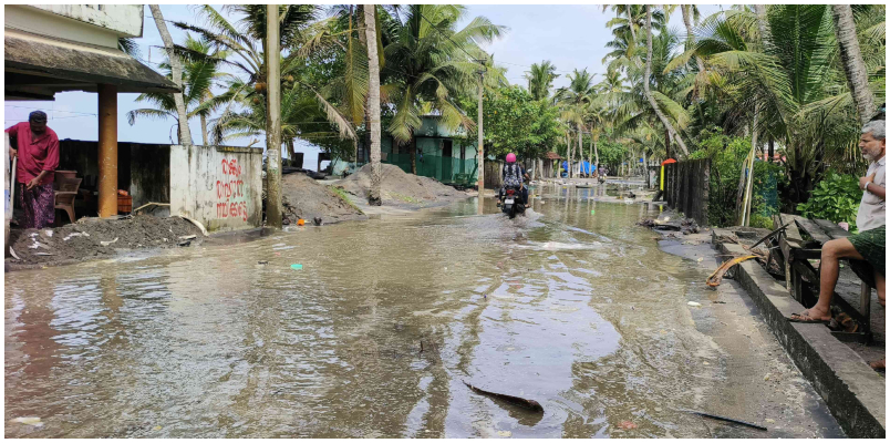 Sea rough badly affect Arattupuzha and Thrikkunnapuzha coastal area