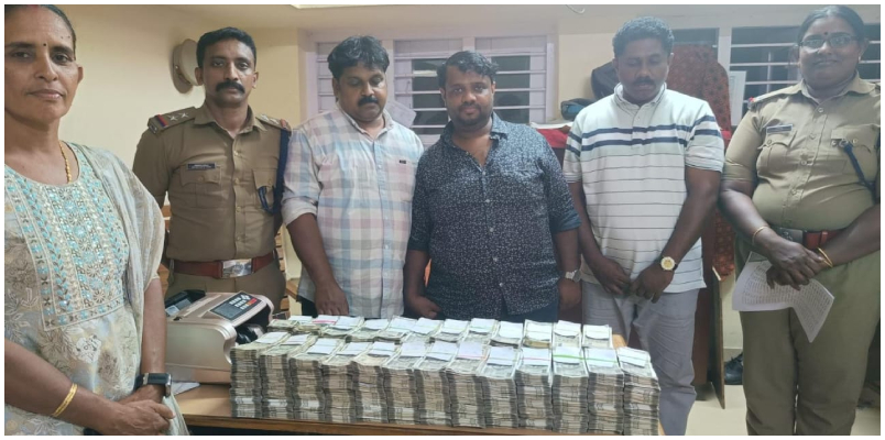 Three youths arrested with black money in Kayamkulam