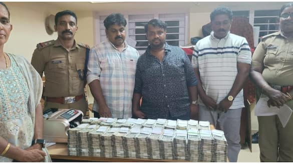 Three youths arrested with black money in Kayamkulam