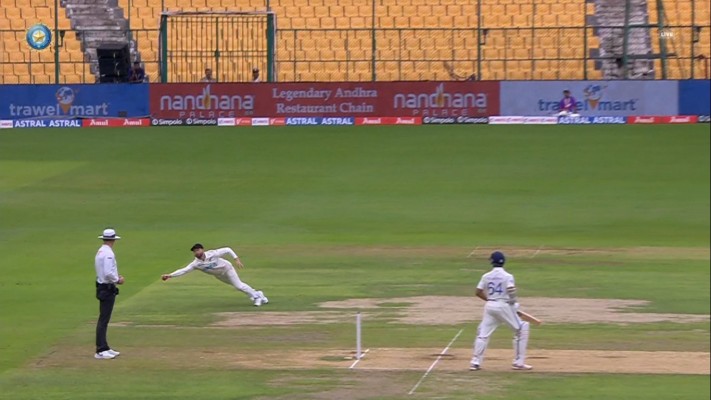 Flying Devon Conway NZ star's one-handed catch to dismiss India's Sarfaraz Khan sets internet abuzz (WATCH) snt