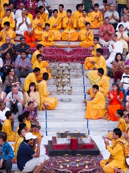 <p>वाल्मीकि जयंती पर मंदिरों में भजन-कीर्तन होते हैं और सांस्कृतिक कार्यक्रम आयोजित किए जाते हैं। वाल्मीकि जयंती 17 अक्टूबर 2024 को मनाई जा रही है।</p>
