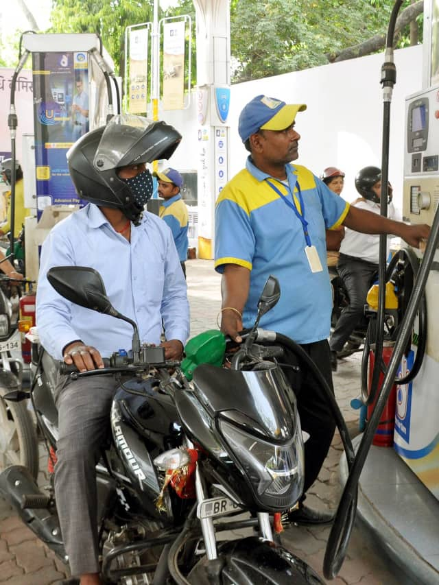 what is the profit of per leter petrol sale in india