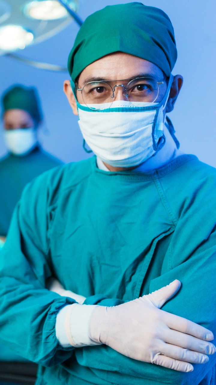Way Doctors green clothing during surgery