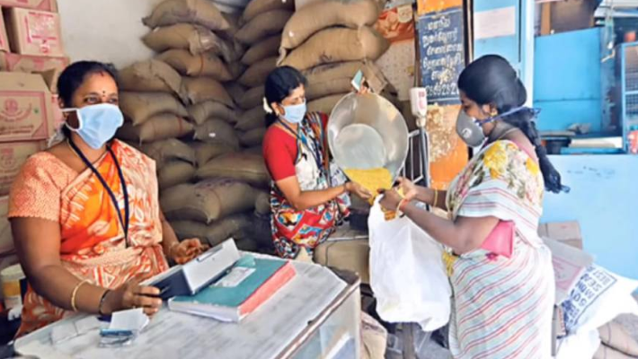 Long queues in front of ration shops for server down Problem in Karnataka grg