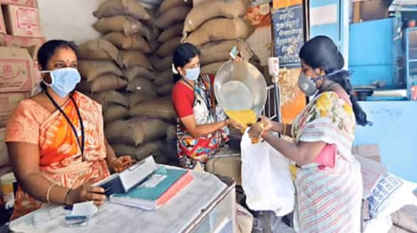 Long queues in front of ration shops for server down Problem in Karnataka grg