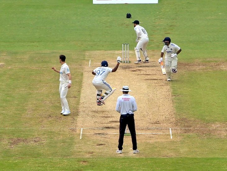 watch video sarfaraz khan yelling to deny another run to rishabh pant