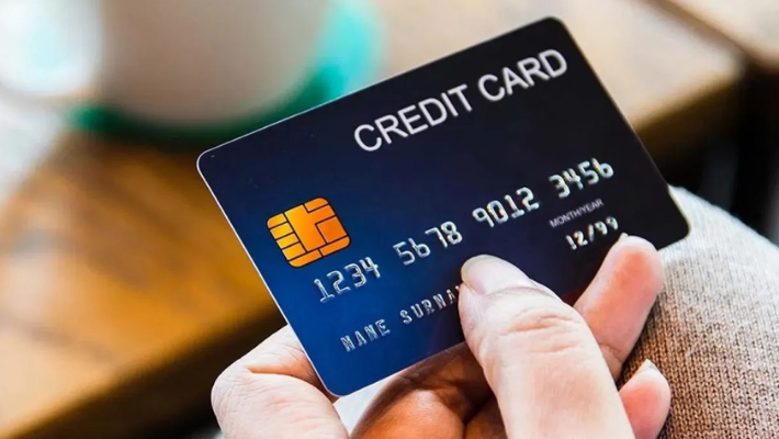 Credit cards: What are the different types of offers that banks give to woo new customers?